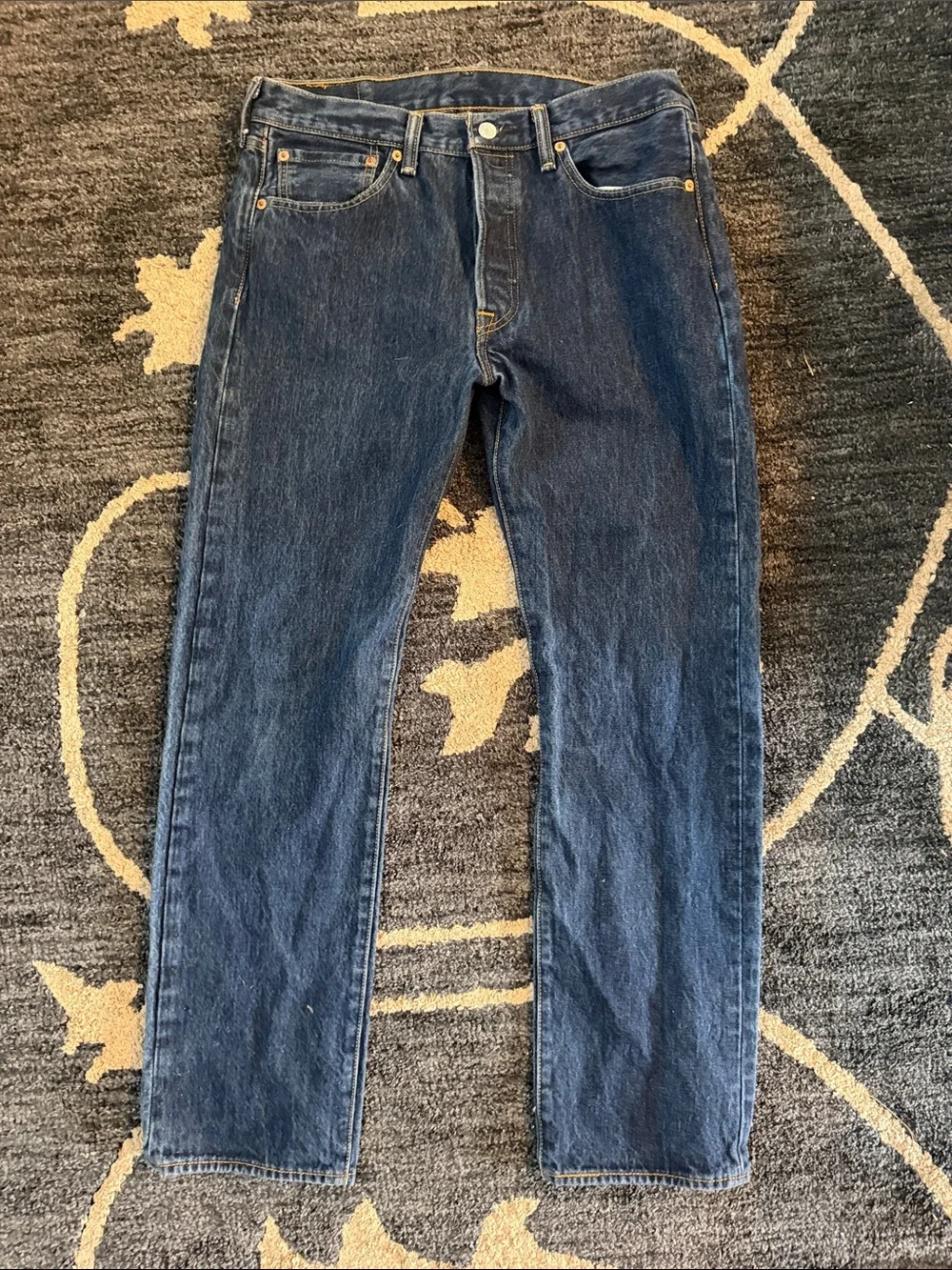 Levi's Men 501 button fly- Straight Jeans in Dark Blue Denim 32x30